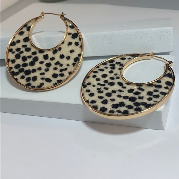 STELLA + RUBY HOOP EARRINGS!! - Picture 3 of 5